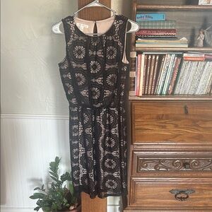 London Times Sleeveless Lace Overlay Midi Dress in Black and Nude